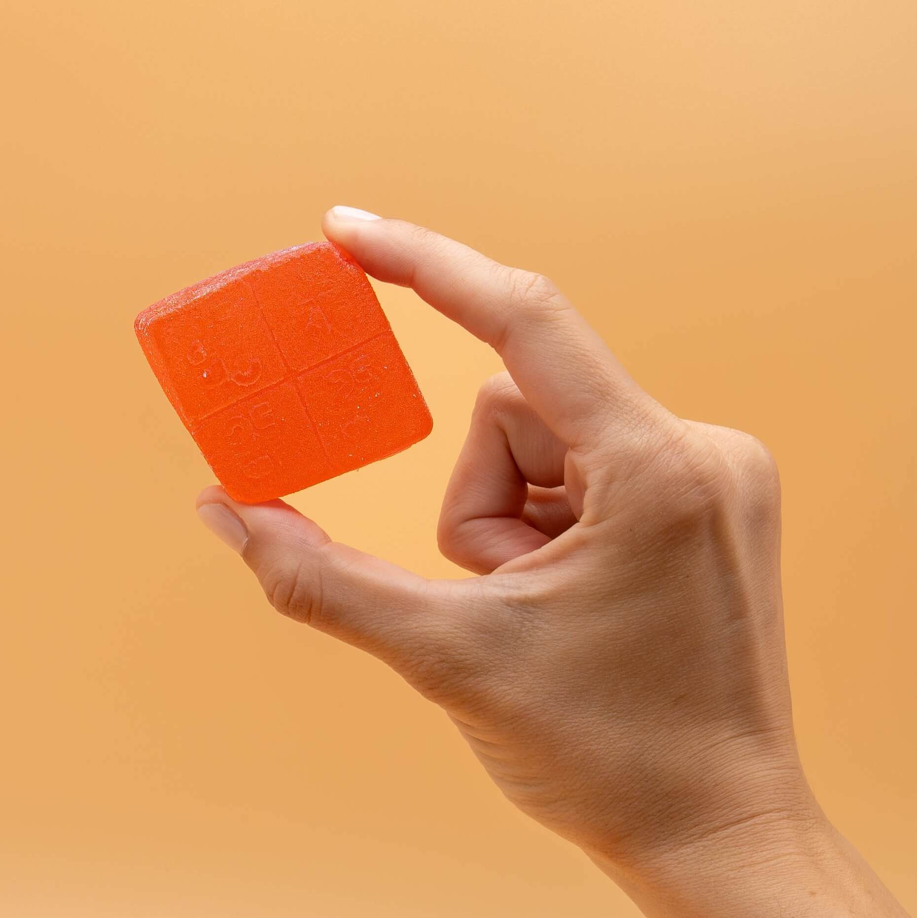 peak gummy in hands